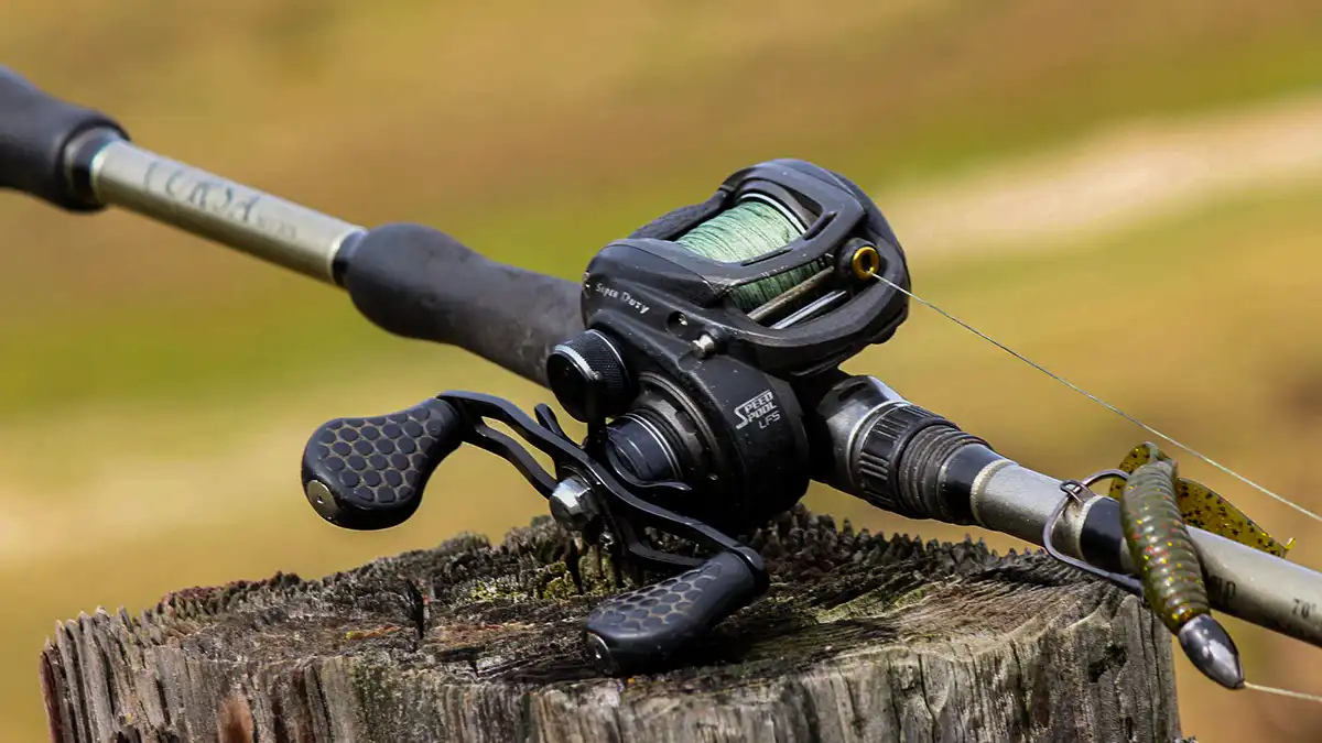 Baitcasting reel mounted on top of rod